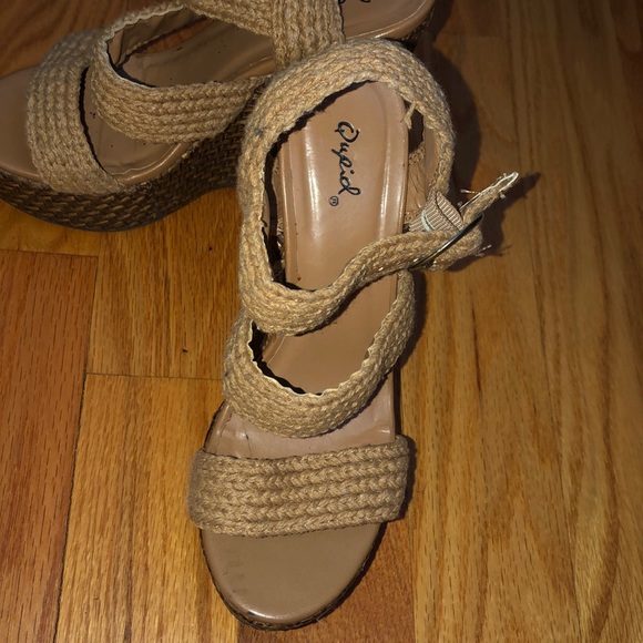 Heels - Picture 3 of 3